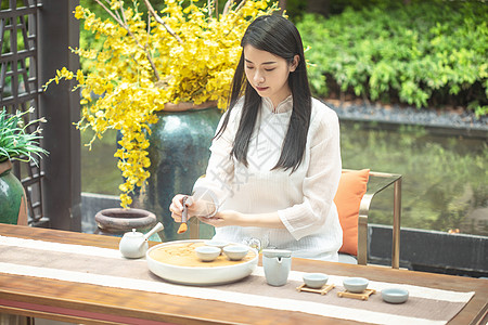 茶香满屋，春意盎然：茶的好处与功效揭秘